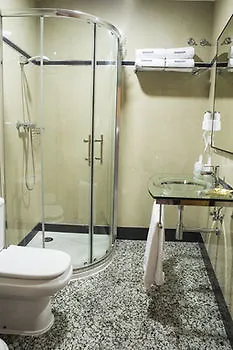 Отель De Faroles 2*